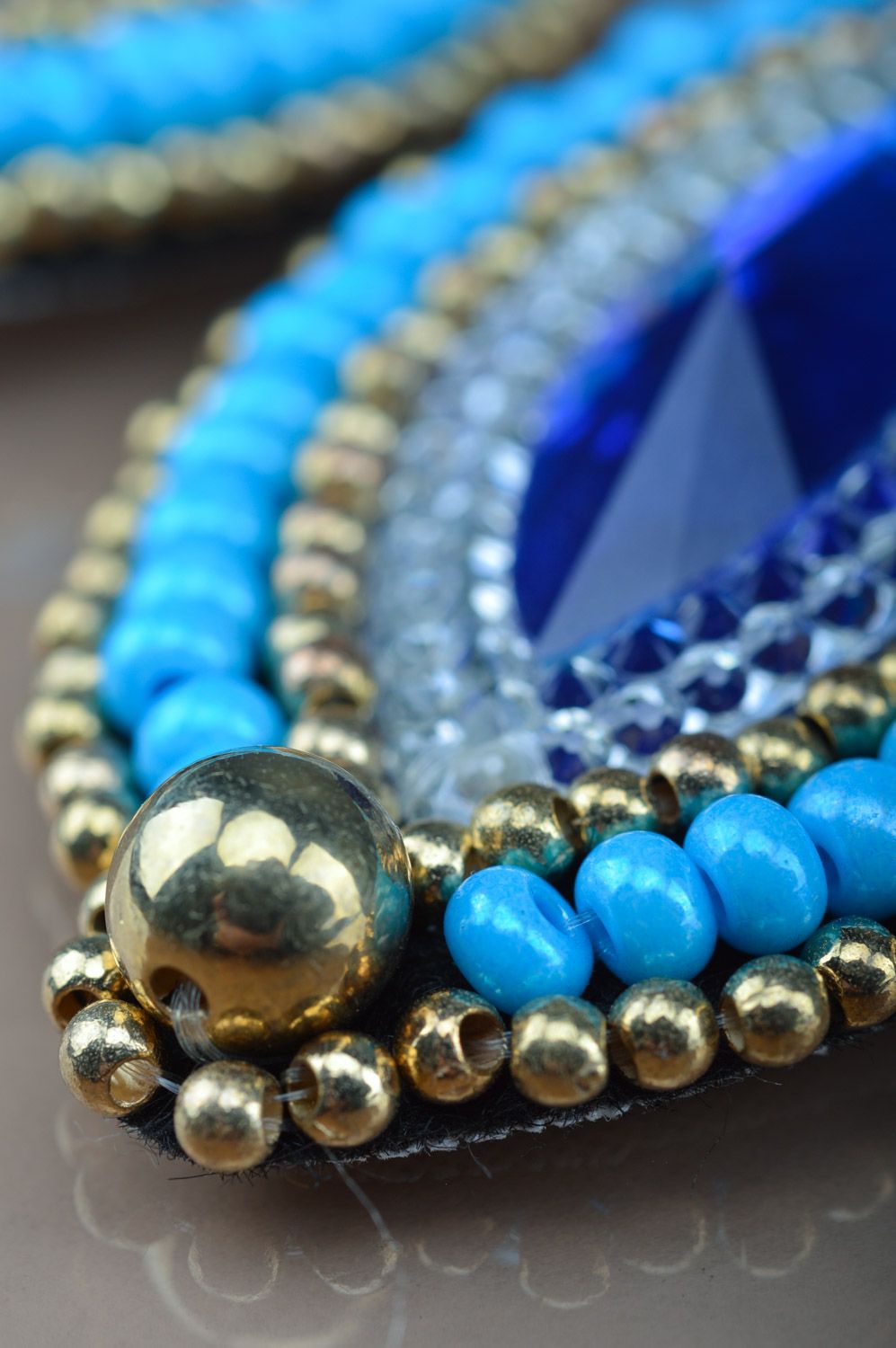 Крупные серьги-гвоздики из бисера и камней ручной работы голубые вечерние фото 3