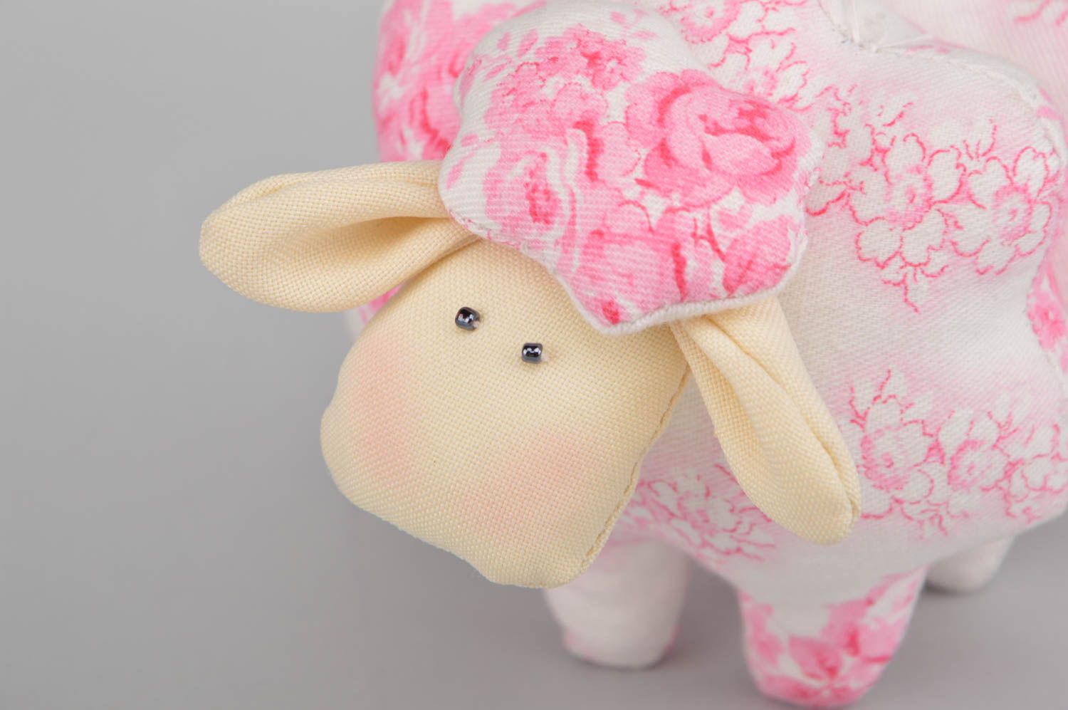 Jouet en tissu de coton mouton blanc et rose petit fait main décoration photo 5