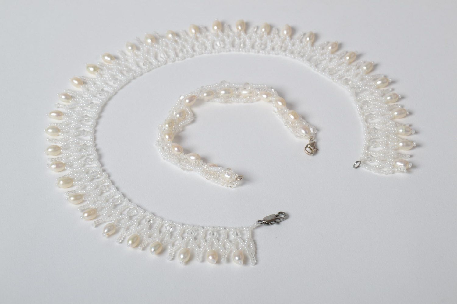 Set de bijoux en perles de rocailles collier bracelet ajouré fait main blanc photo 2