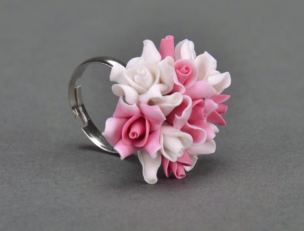 Ring mit Blumen aus Polymerton foto 1
