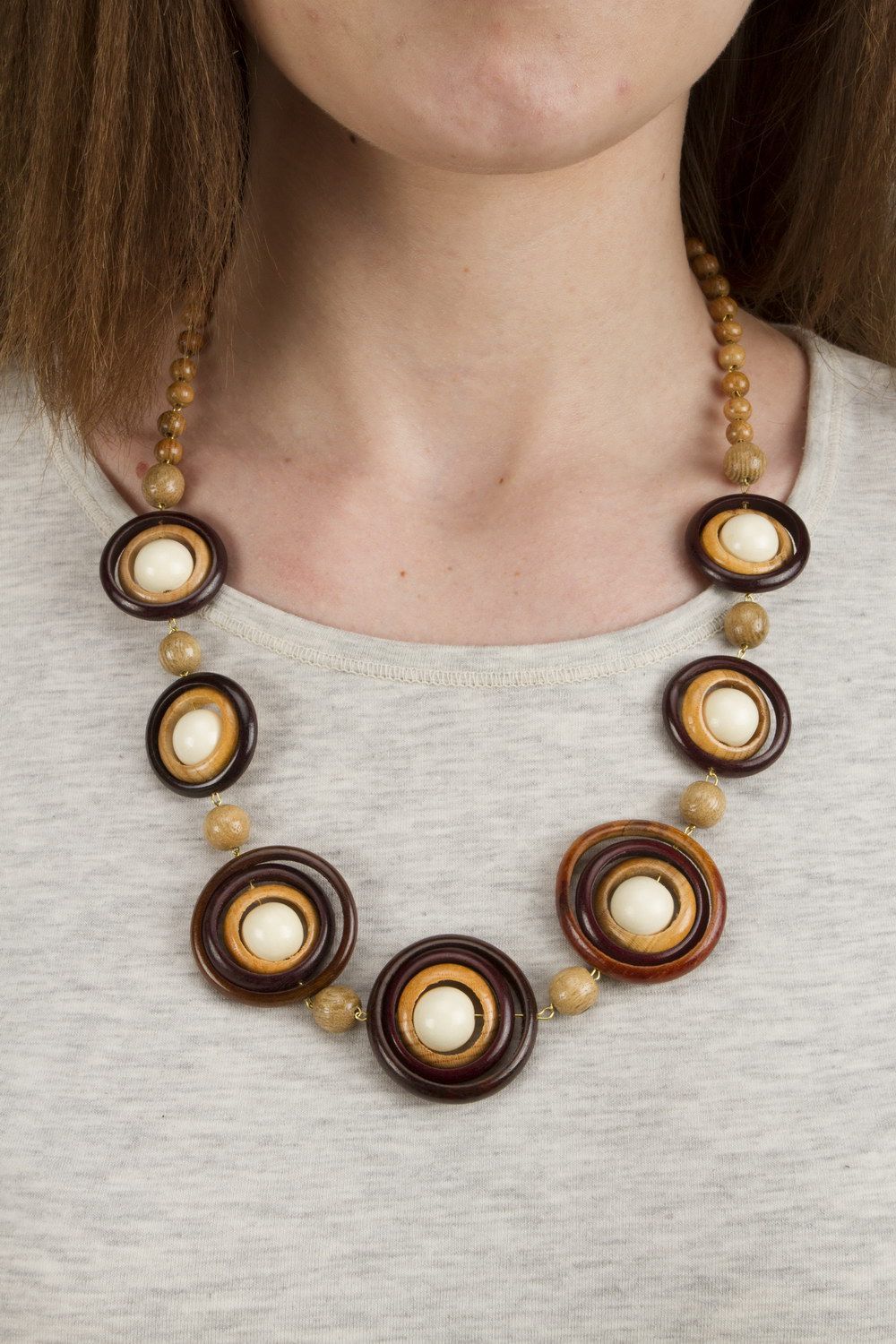 Wooden bead necklace with clasp photo 4