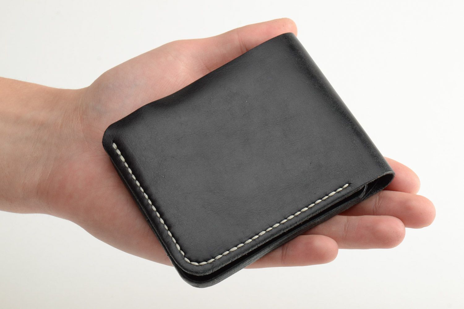 Petit portefeuille en cuir noir naturel original accessoire fait main pour homme photo 5