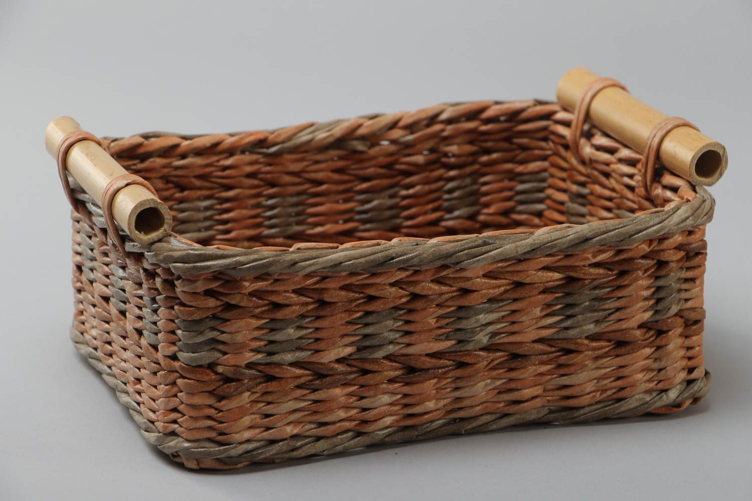 Handmade twist woven tray with two handles in the shape of basket photo 3