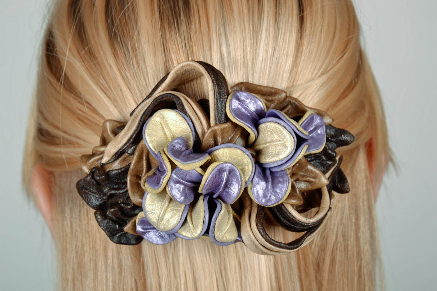 Barrette à cheveux en cuir avec fleurs faite main photo 5