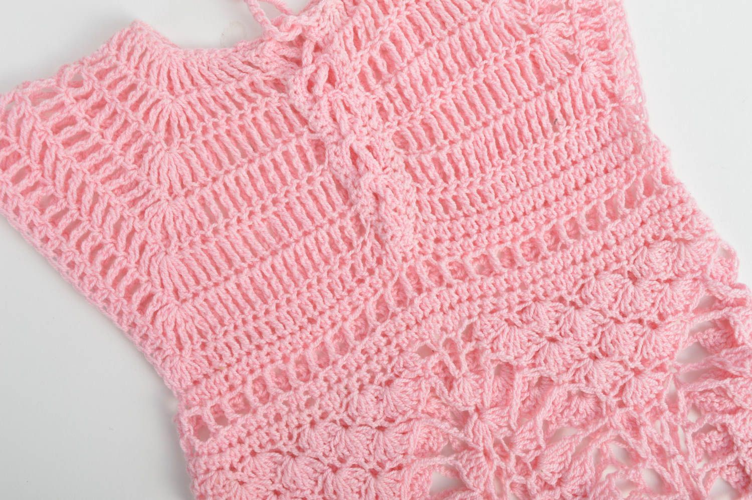 Robe tricotée pour fillette faite main rose clair en fils de coton au crochet photo 4