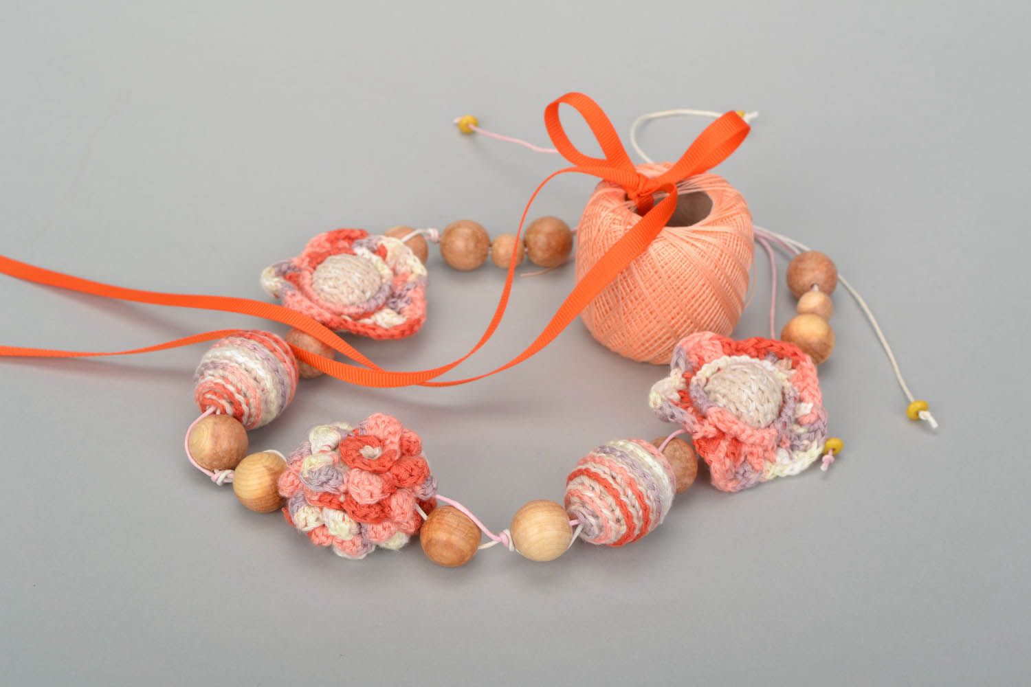 Halskette mit gehäkelten Perlen Beere foto 1