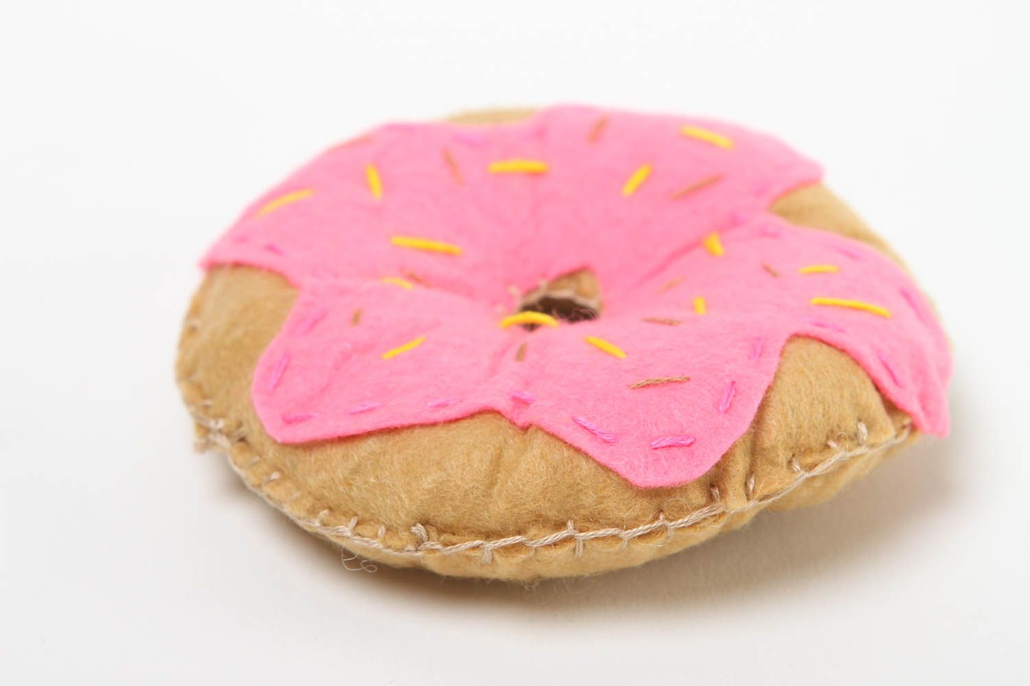 Peluche donut rose faite main Doudou en feutrine original Cadeau pour enfant photo 2