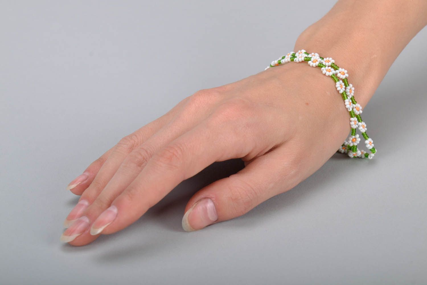 Beaded necklace-bracelet Chamomiles photo 4
