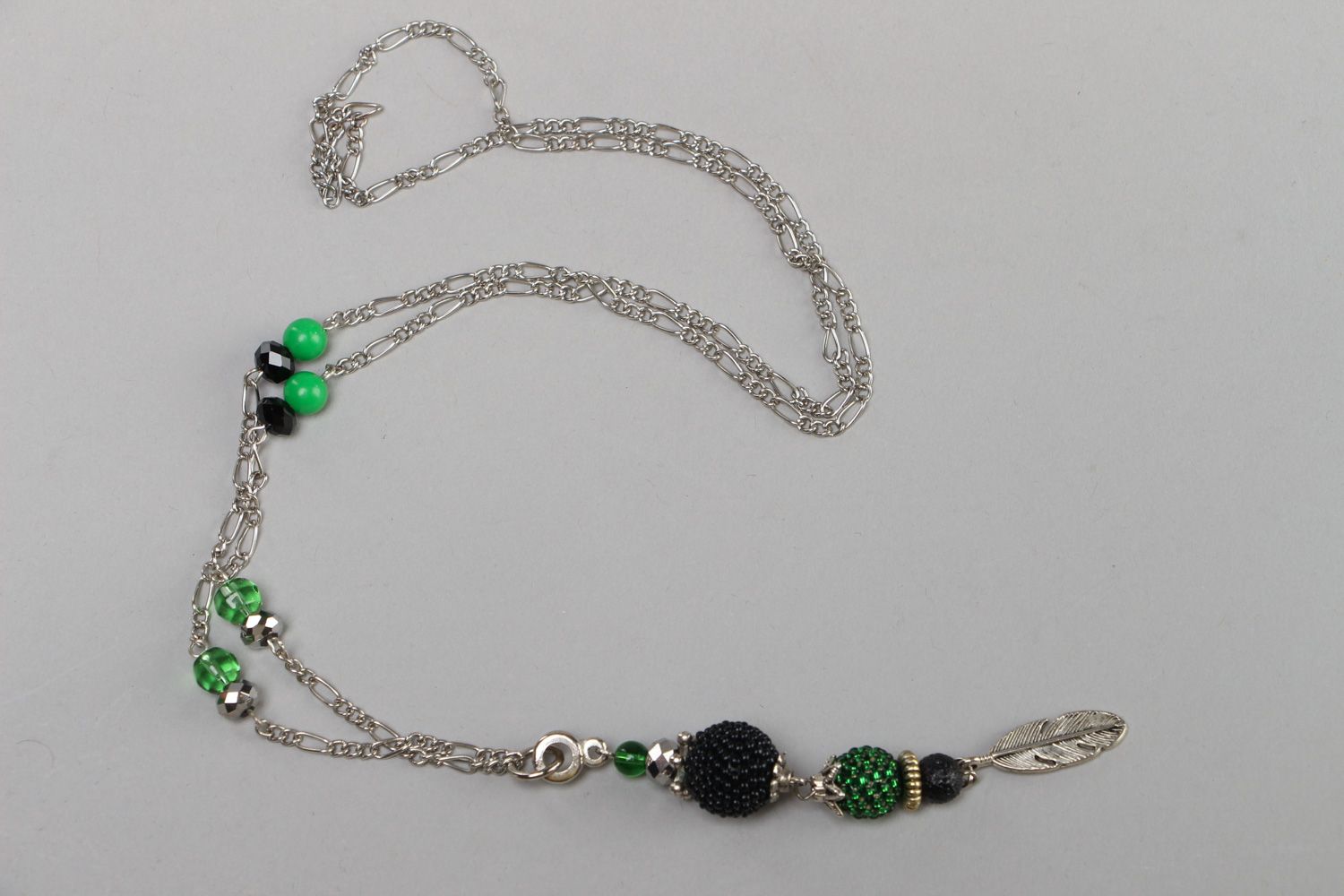 Handmade lange Halskette mit einem schönen Anhänger aus böhmischen Glasperlen foto 1