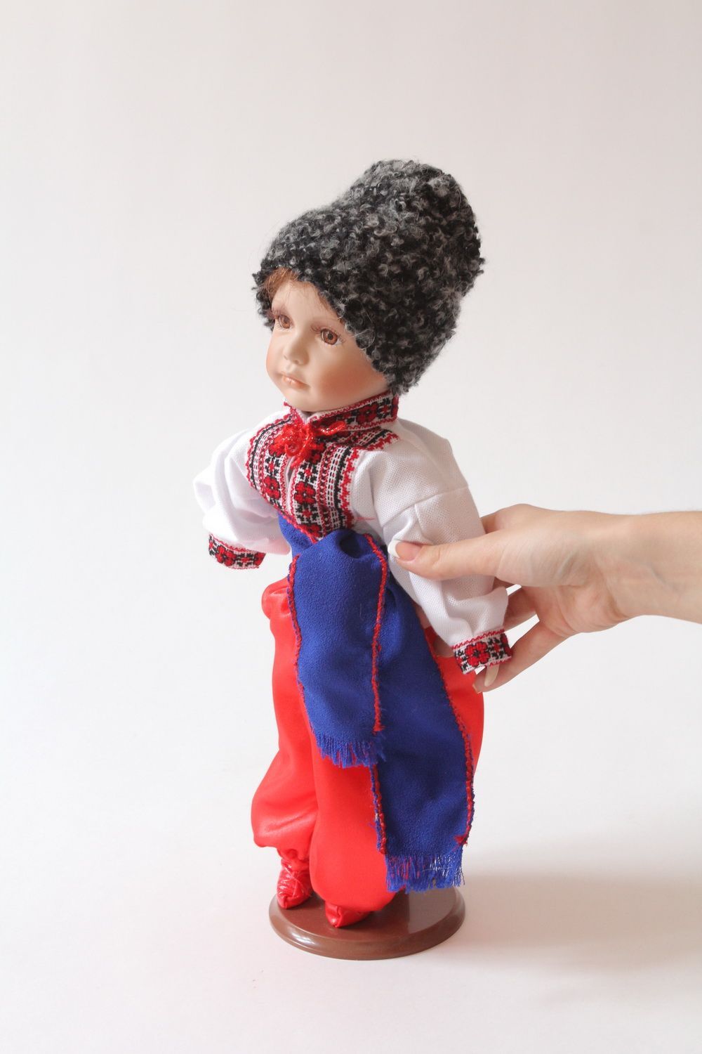Puppe in ukrainischer Tracht Junge foto 3