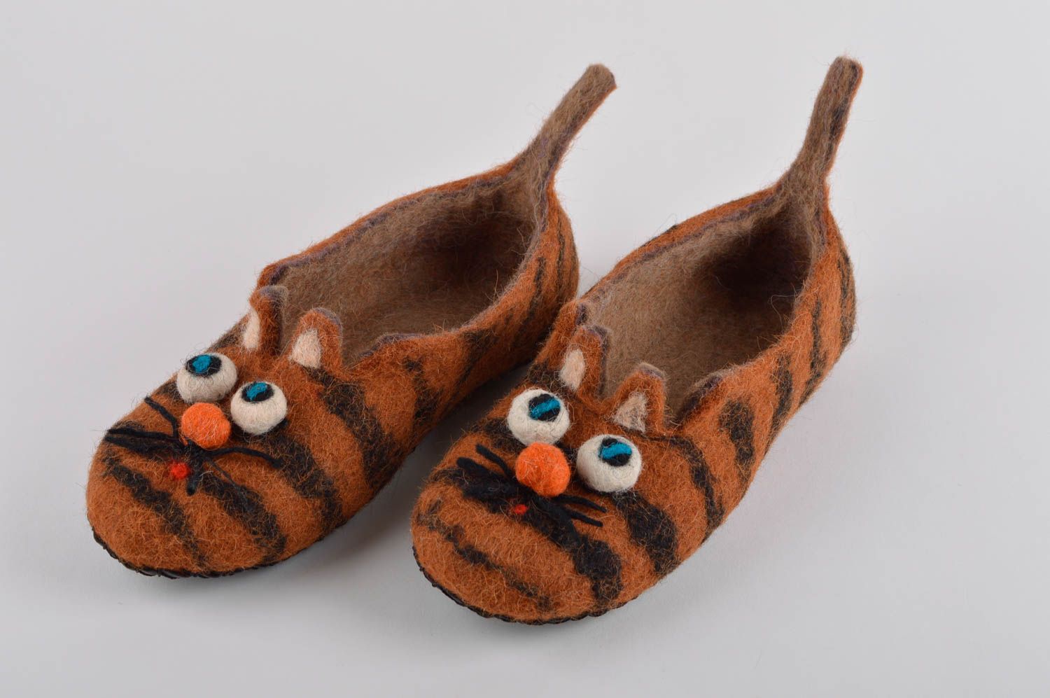 Gefilzte Schuhe handmade gefilzte Pantoffeln Geschenk für Frau schöne Hausschuhe foto 2
