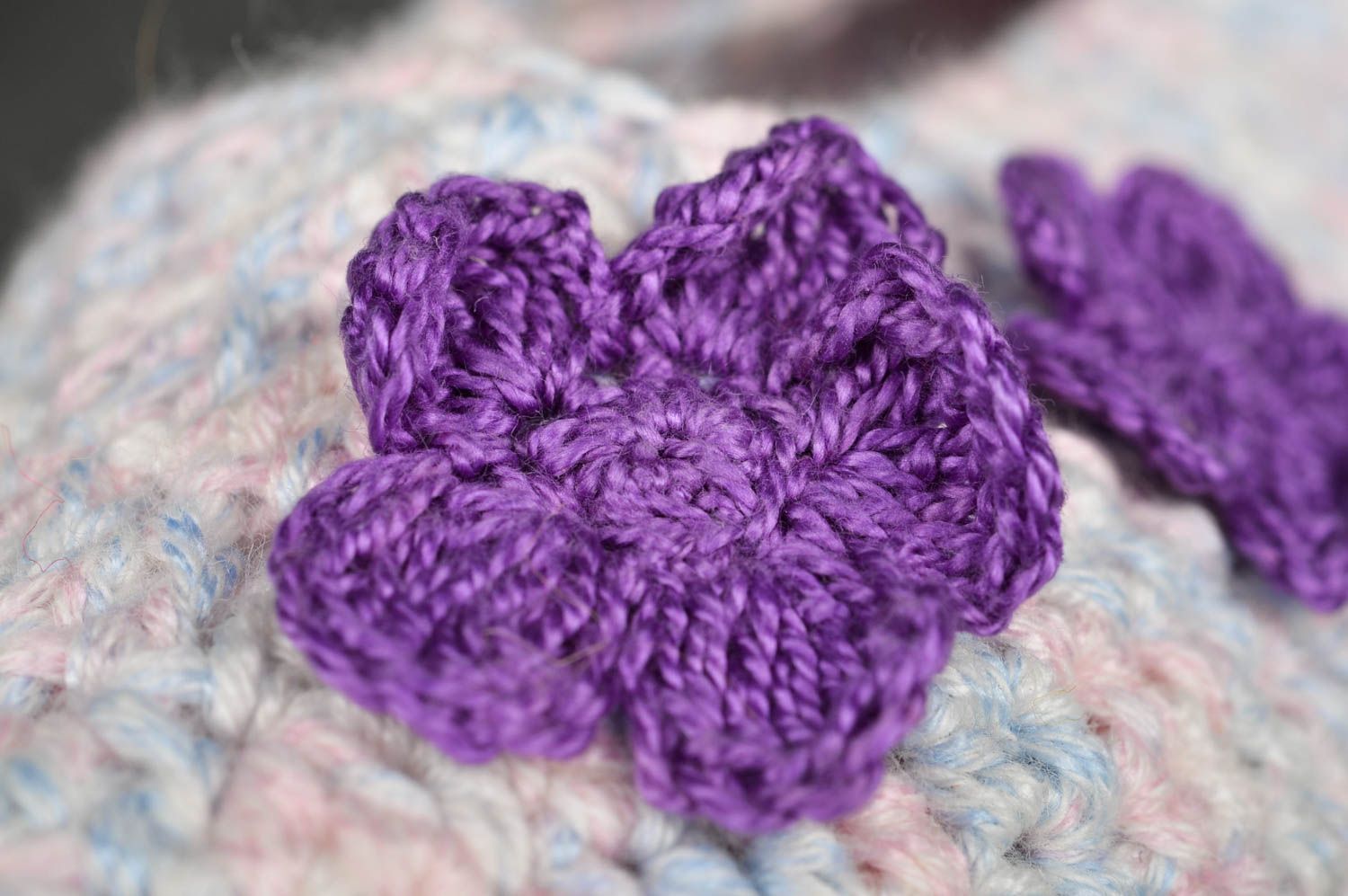 Pantoufles tricotées Chaussons design fait main avec fleurs Accessoire enfant photo 3