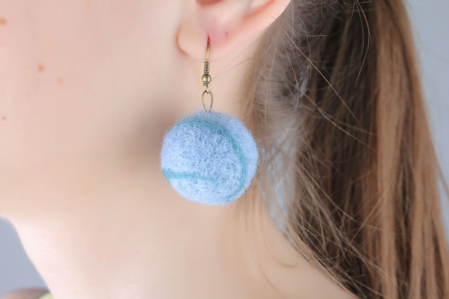 Woolen ball earrings photo 5
