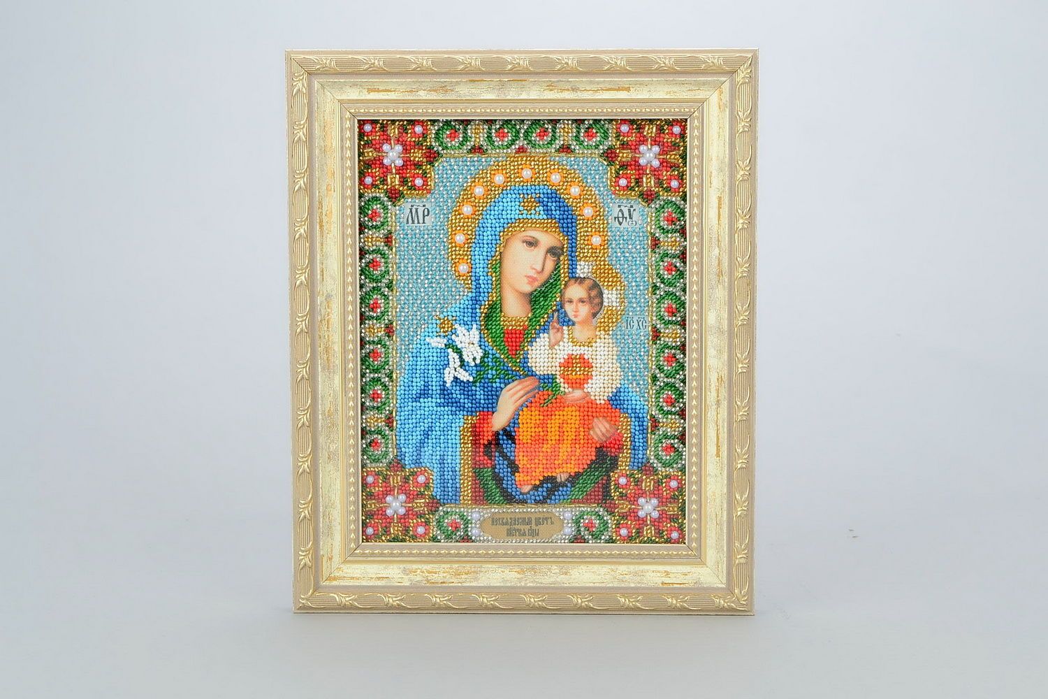 Икона из бисера Богородица с младенцем фото 2