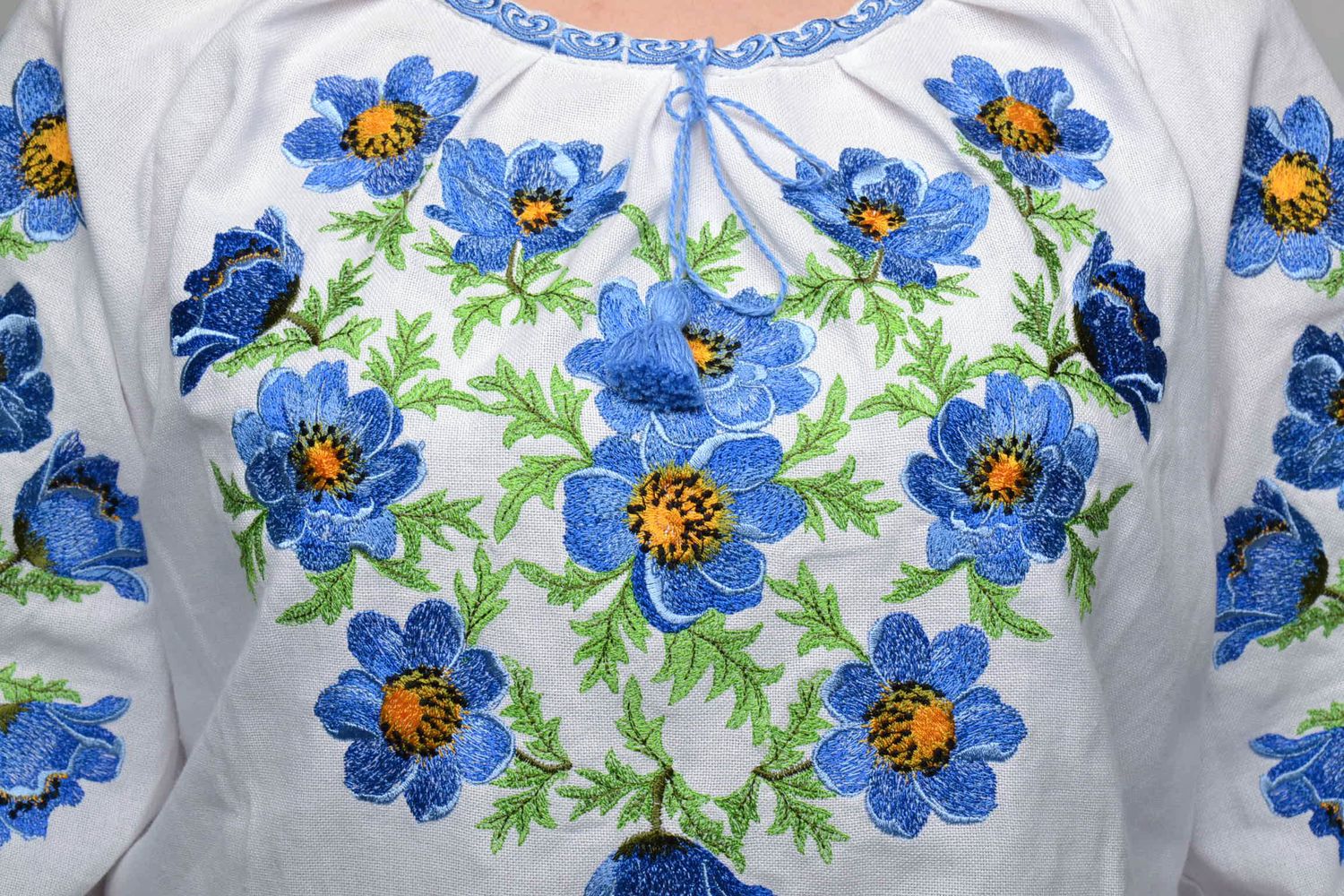 Bestickte Bluse mit Blumen foto 3