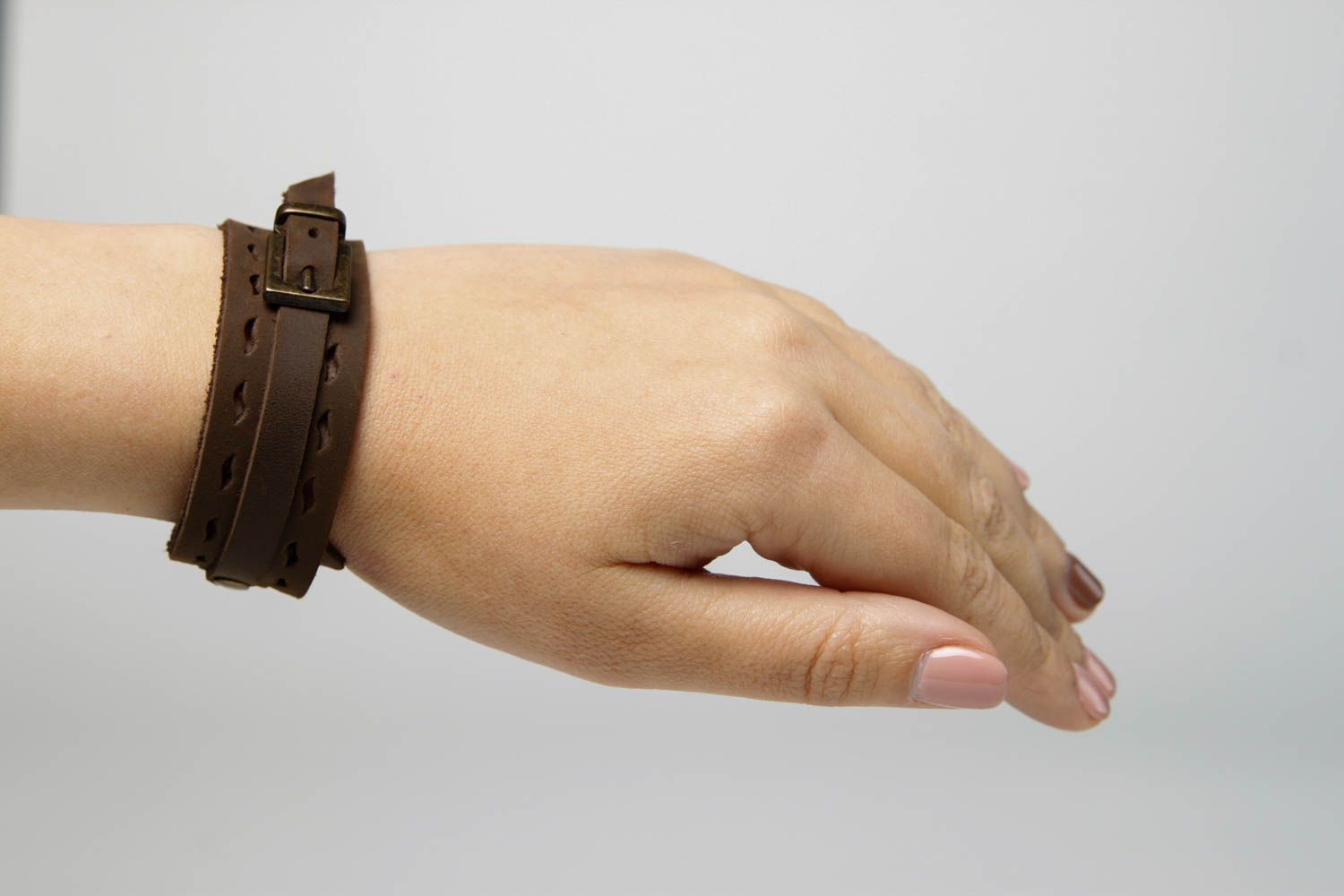 Bracelet cuir Bijou fait main large brun design Accessoire en cuir original photo 2