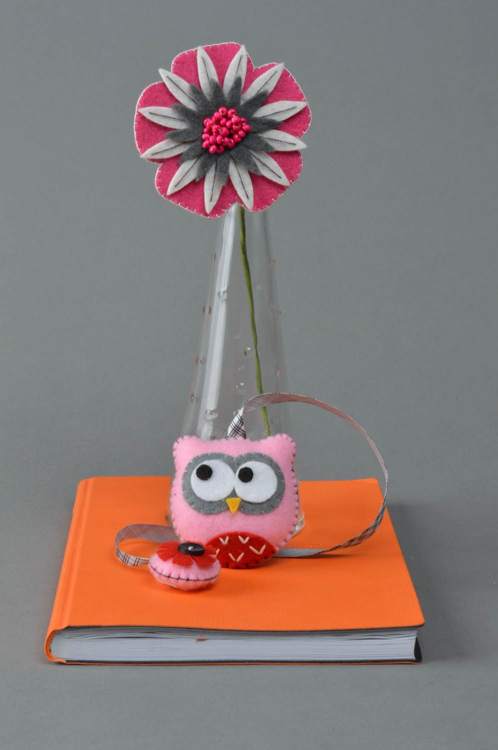 Розовая закладка для книг из фетра сова с цветочком ручной работы мягкая красивая фото 1
