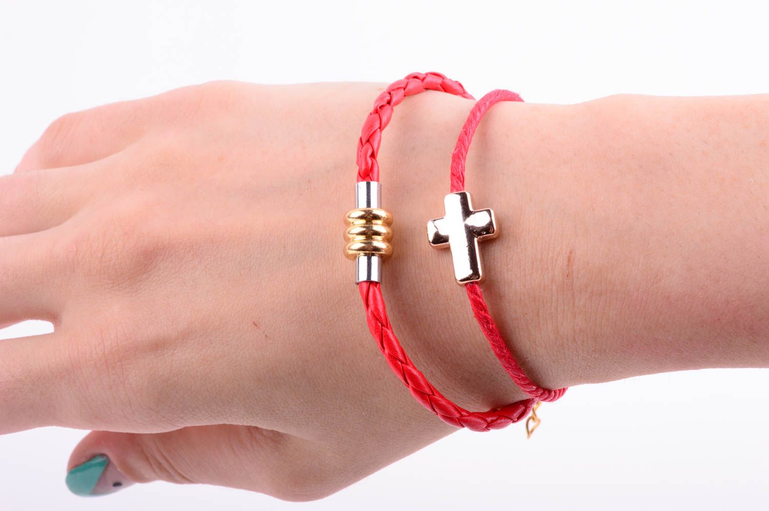 Set de bracelets rouges en similicuir et métal faits main tressés 2 pièces photo 3