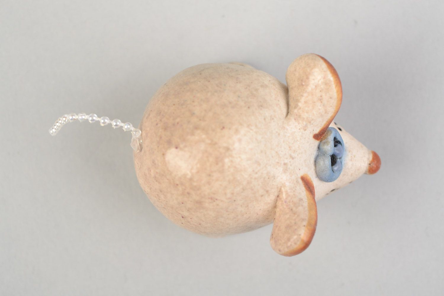 Авторская расписанная глазурью глиняная фигурка мышонка грустного ручной работы фото 4