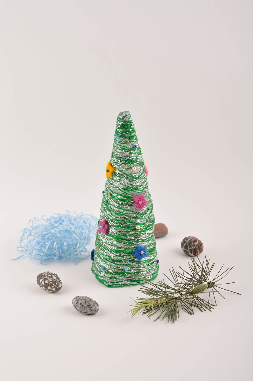 Árbol de Navidad hecho a mano elemento decorativo artificial decoración de casa foto 1