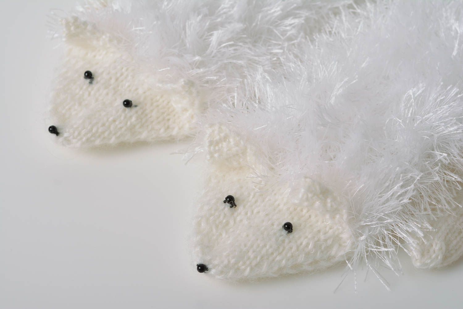 Jolies moufles hérisson tricotées en acrylique et mi-laine blanches faites main photo 2