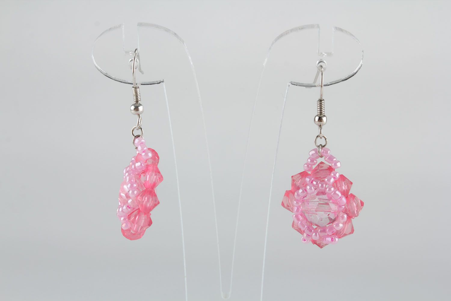 Boucles d'oreilles roses en perles de rocaille photo 3