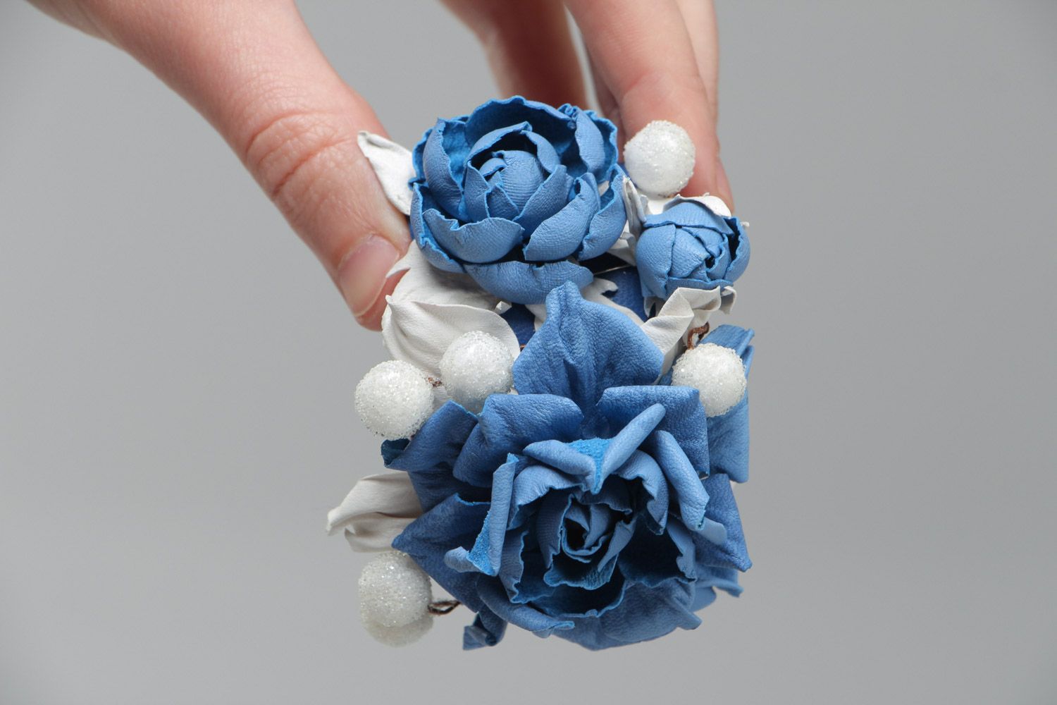 Цветочный кожаный браслет ручной работы широкий с регулируемым размером голубой фото 5