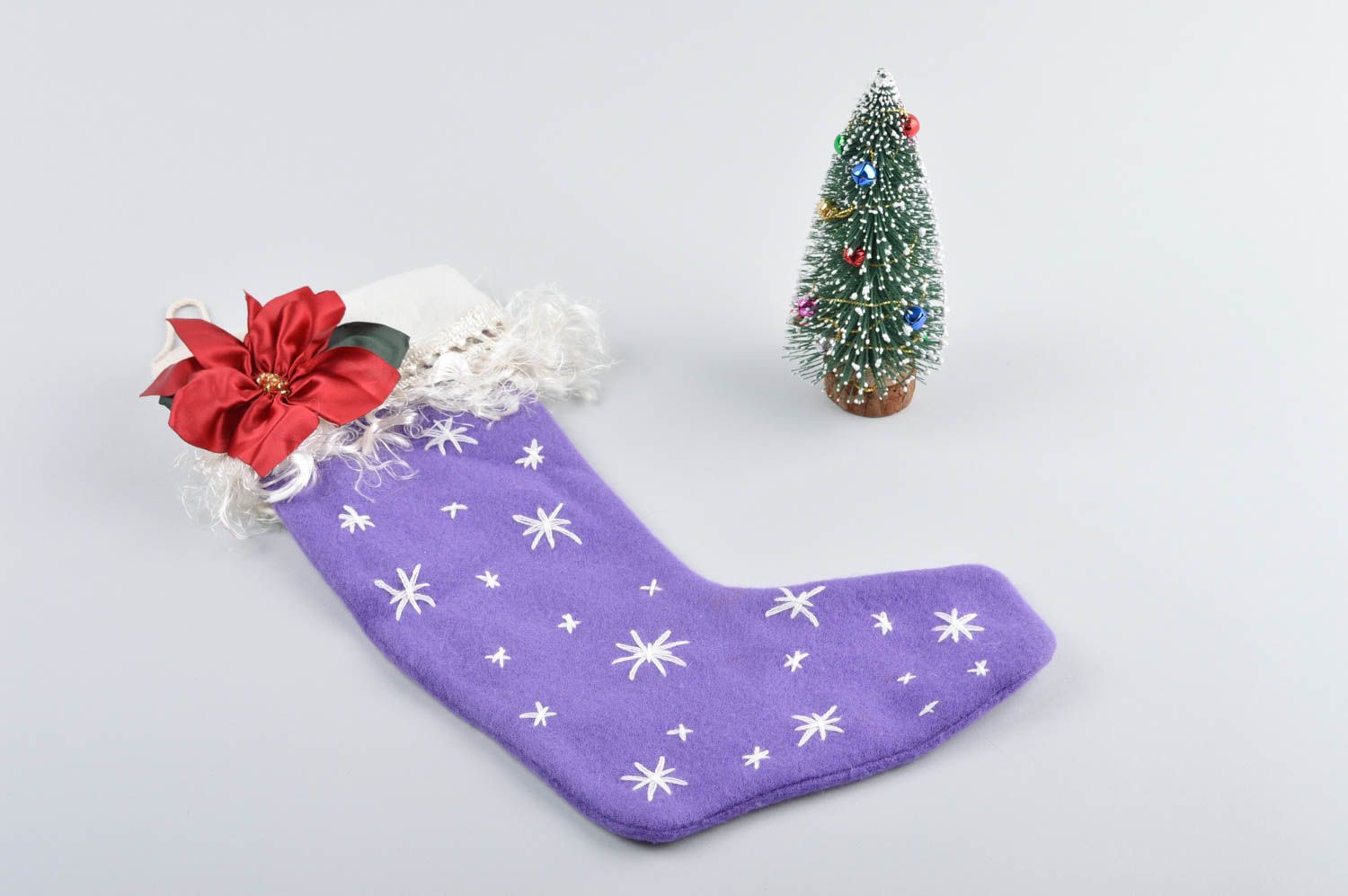 Новогодняя игрушка ручной работы новогодний носок с цветком игрушка на Рождество фото 2
