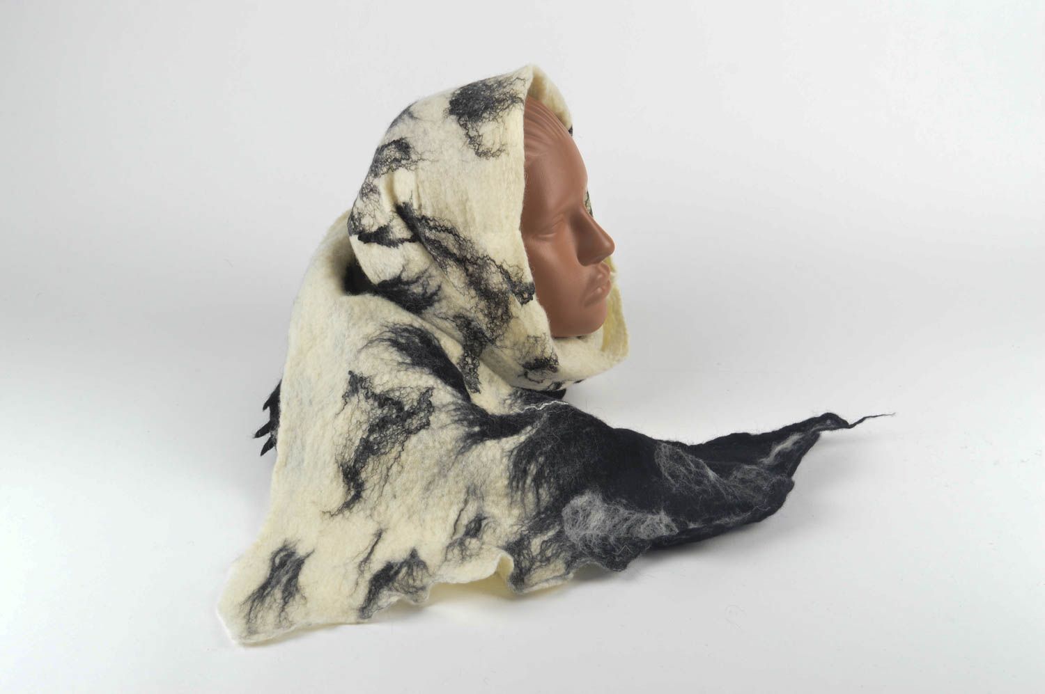 Handmade gefilzter Schal Damen Wollschal warmer Schal schwarz weiß großer Schal  foto 1