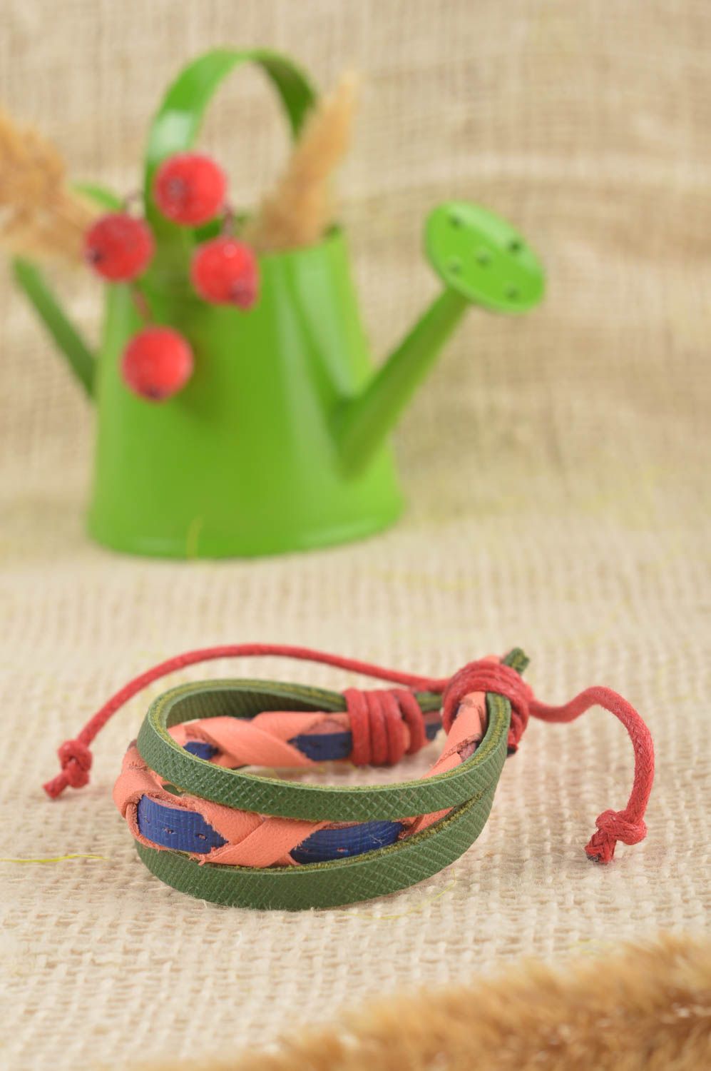 Браслет ручной работы кожаный браслет дизайнерское украшение розовое с зеленым фото 1