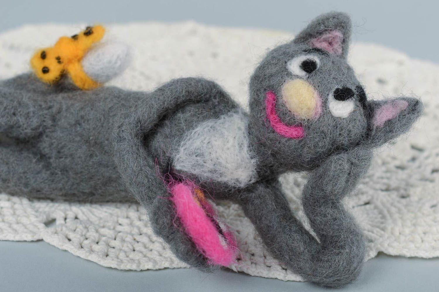 Peluche chat gris Doudou fait main Déco maison en laine feutrée originale photo 1
