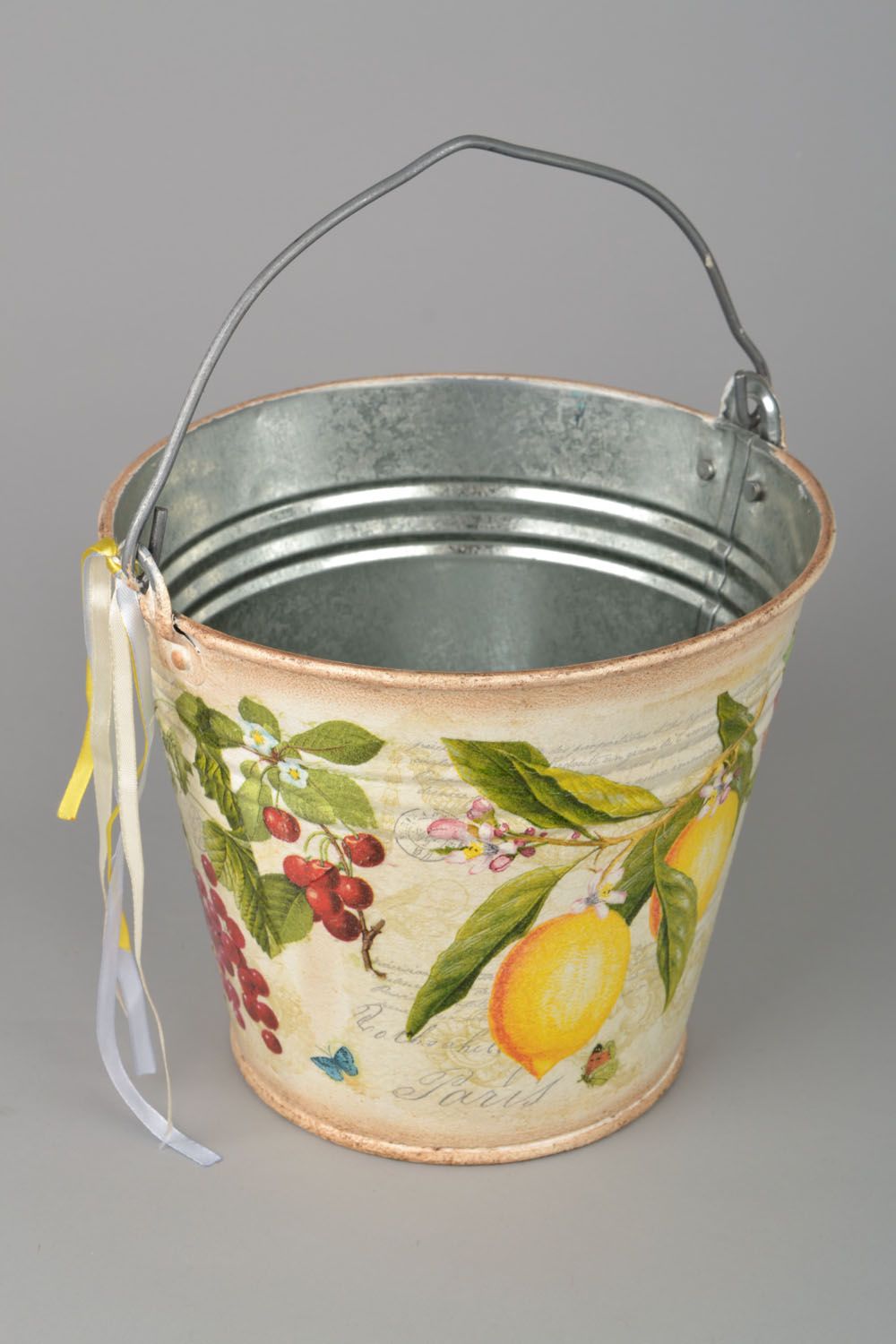Decoupage bucket for flowers photo 3