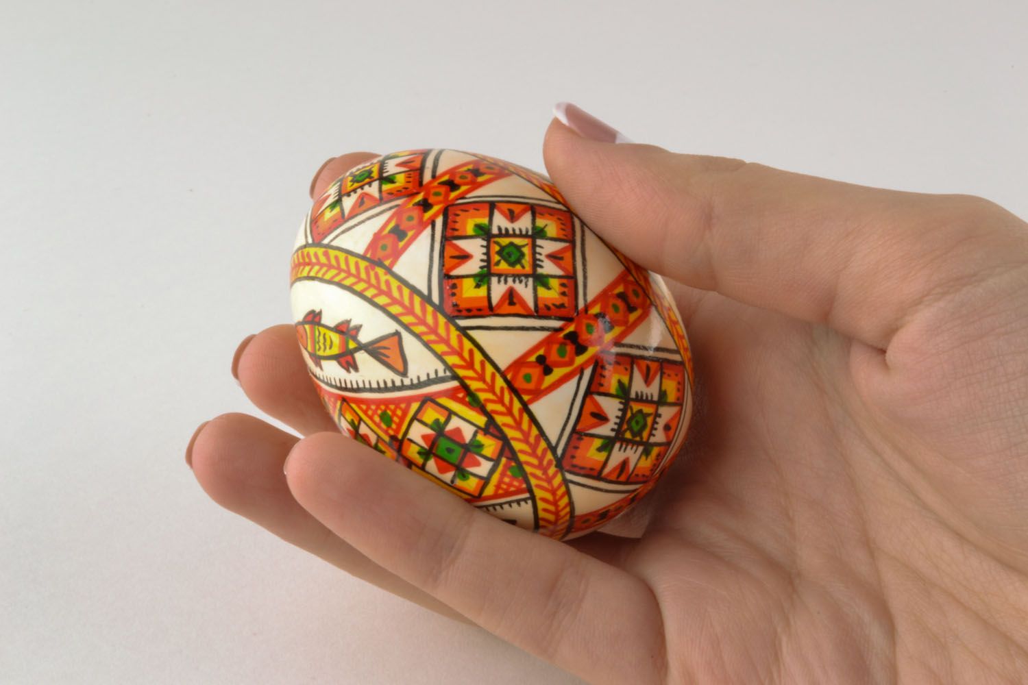 Bemaltes Ei aus Holz mit Ornament foto 5