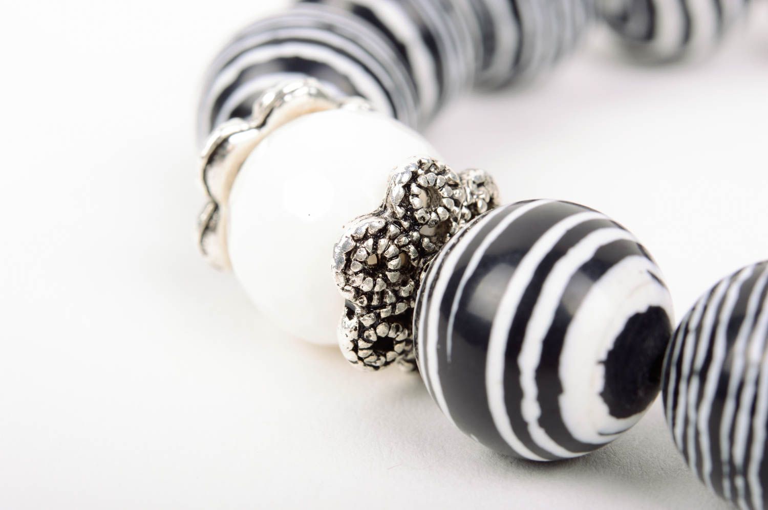 Bracelet pierres naturelles Bijou fait main Cadeau femme original noir et blanc photo 4