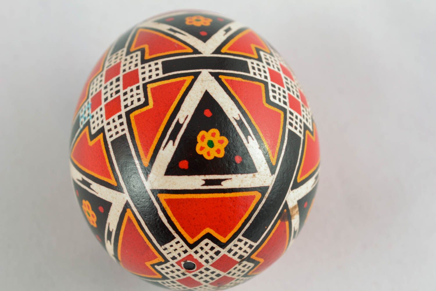 Huevo de Pascua rojo con negro foto 2