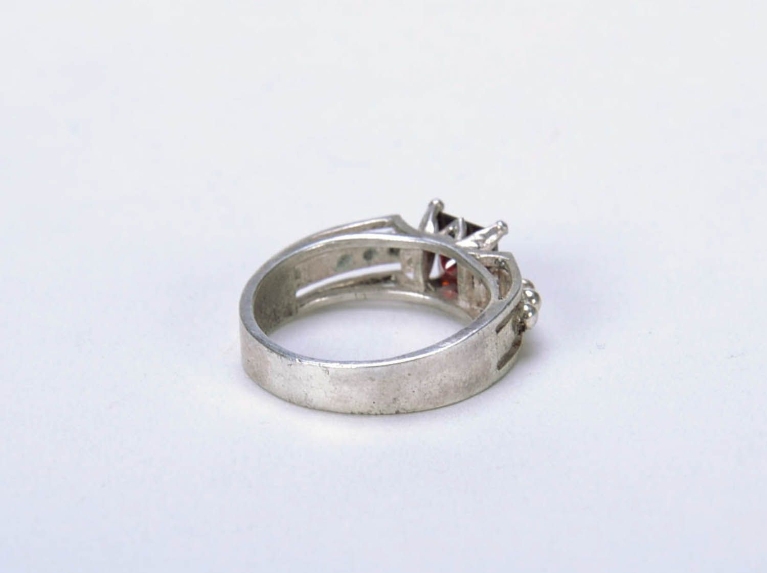 Нарядное серебряное кольцо фото 2