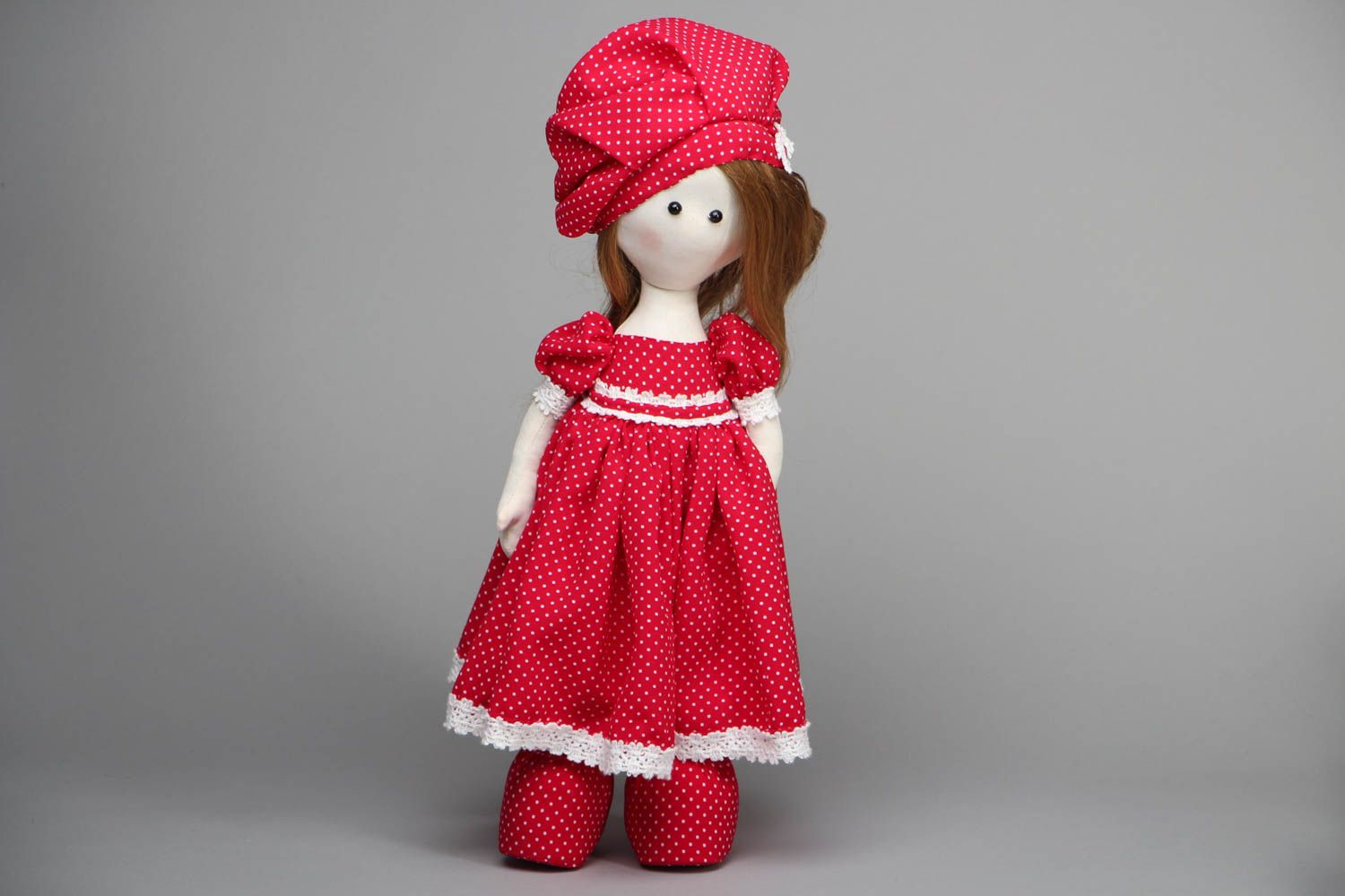 Дизайнерская кукла ручной работы в платье в горошек фото 1