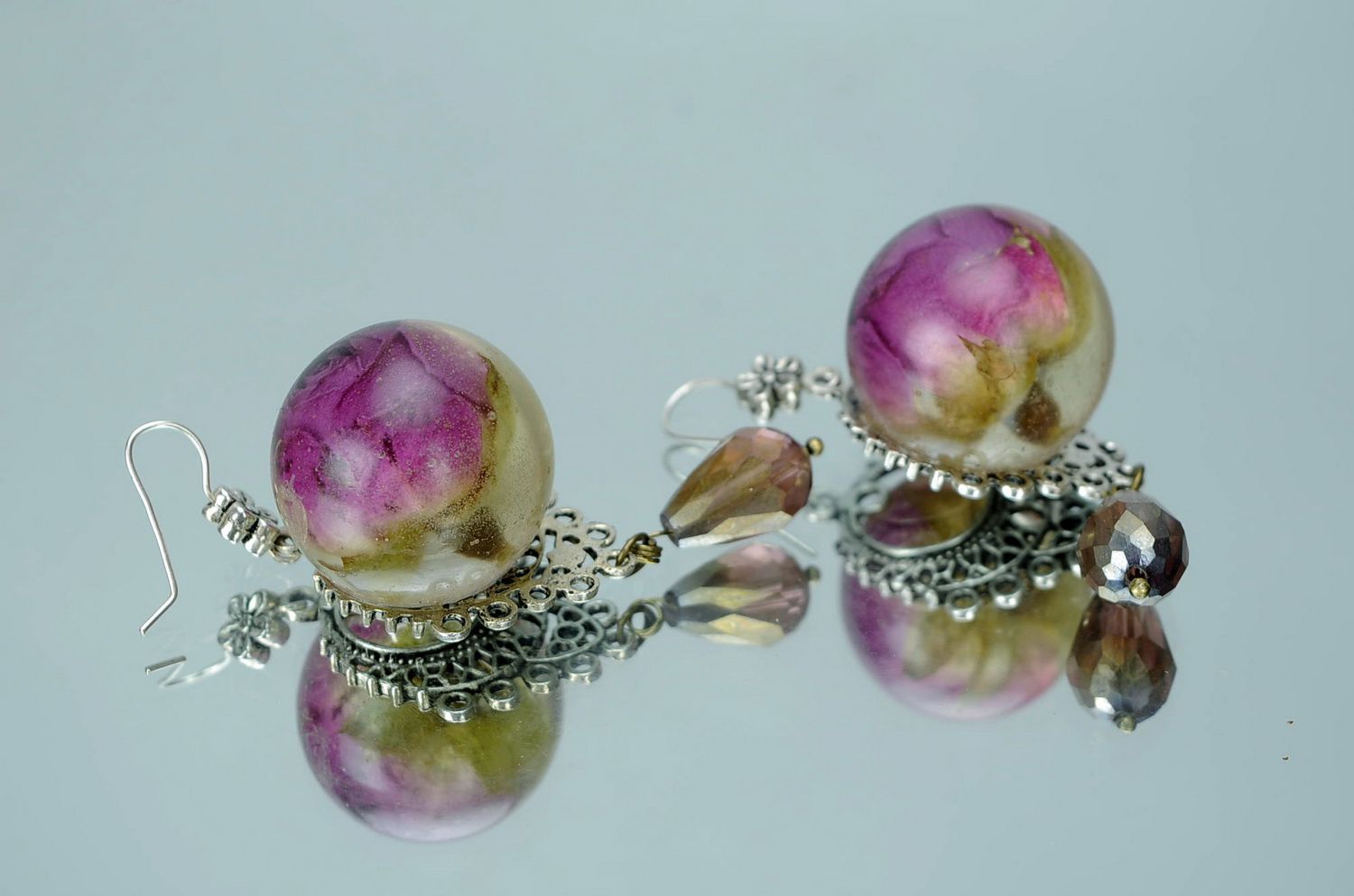 Сережки из цветков розы фото 3