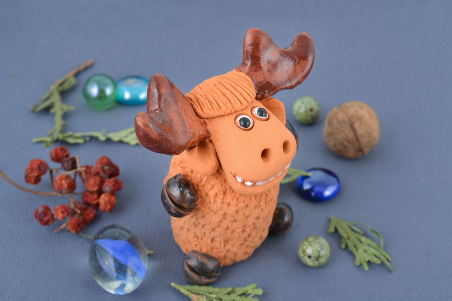 Авторская глиняная фигурка оленя небольшая красивая для декора ручной работы фото 1
