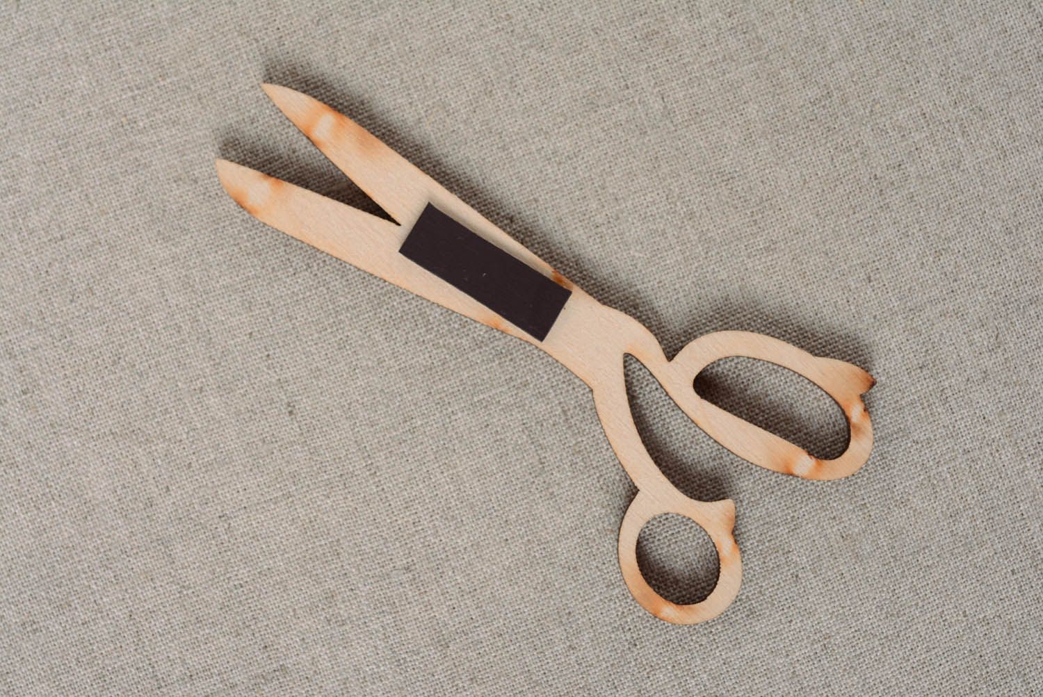 Blank magnet in the shape of scissors photo 2