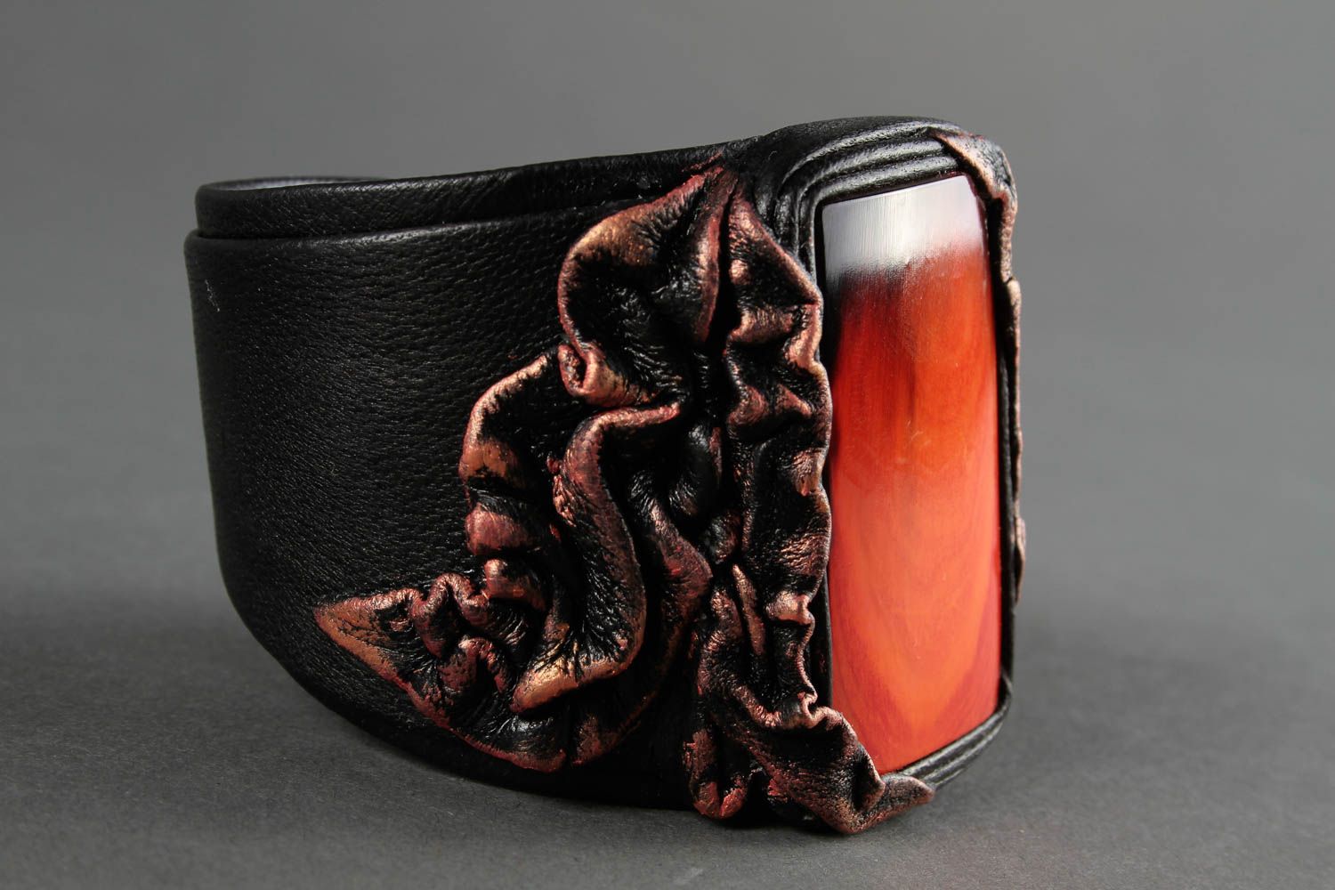 Браслет ручной работы браслет из кожи широкий украшение из рога оранжевое фото 2