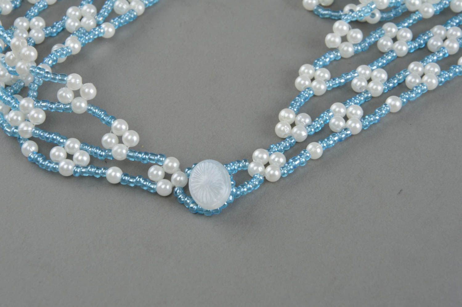 Handmade Collier aus Glasperlen in Form vom Halstuch in Blau und Weiß für Damen foto 4