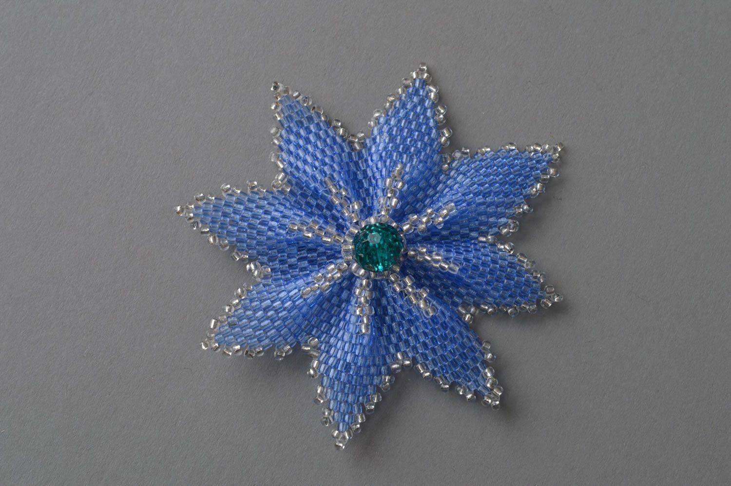 Broche bleue originale en perles de rocaille faite main en forme de fleur photo 2