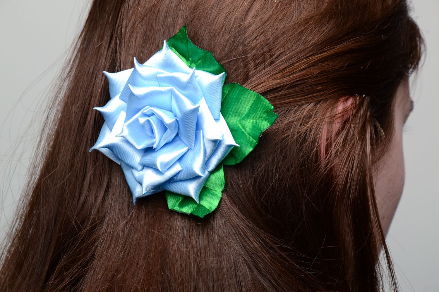 Нежная заколка для волос в технике канзаши Голубая роза фото 5