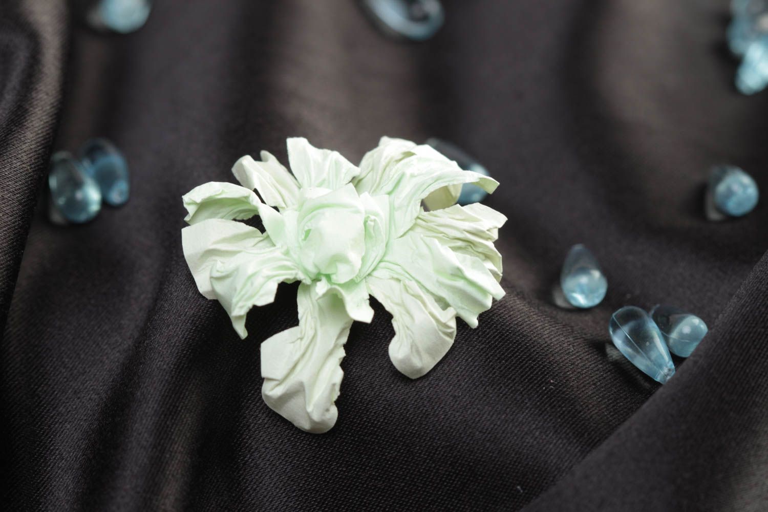 Fleur en papier vert clair peinte de couleurs aquarelles faite main pour scrap photo 1