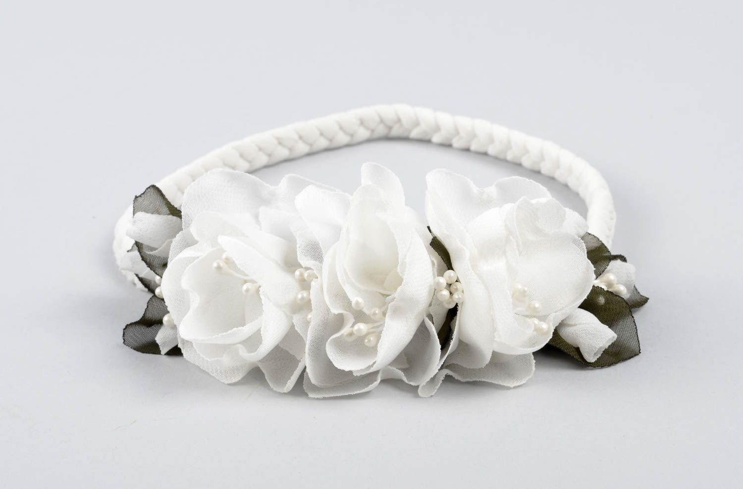 Weißes Haarband mit Blume handmade Designer Schmuck Accessoire für Haare  foto 1