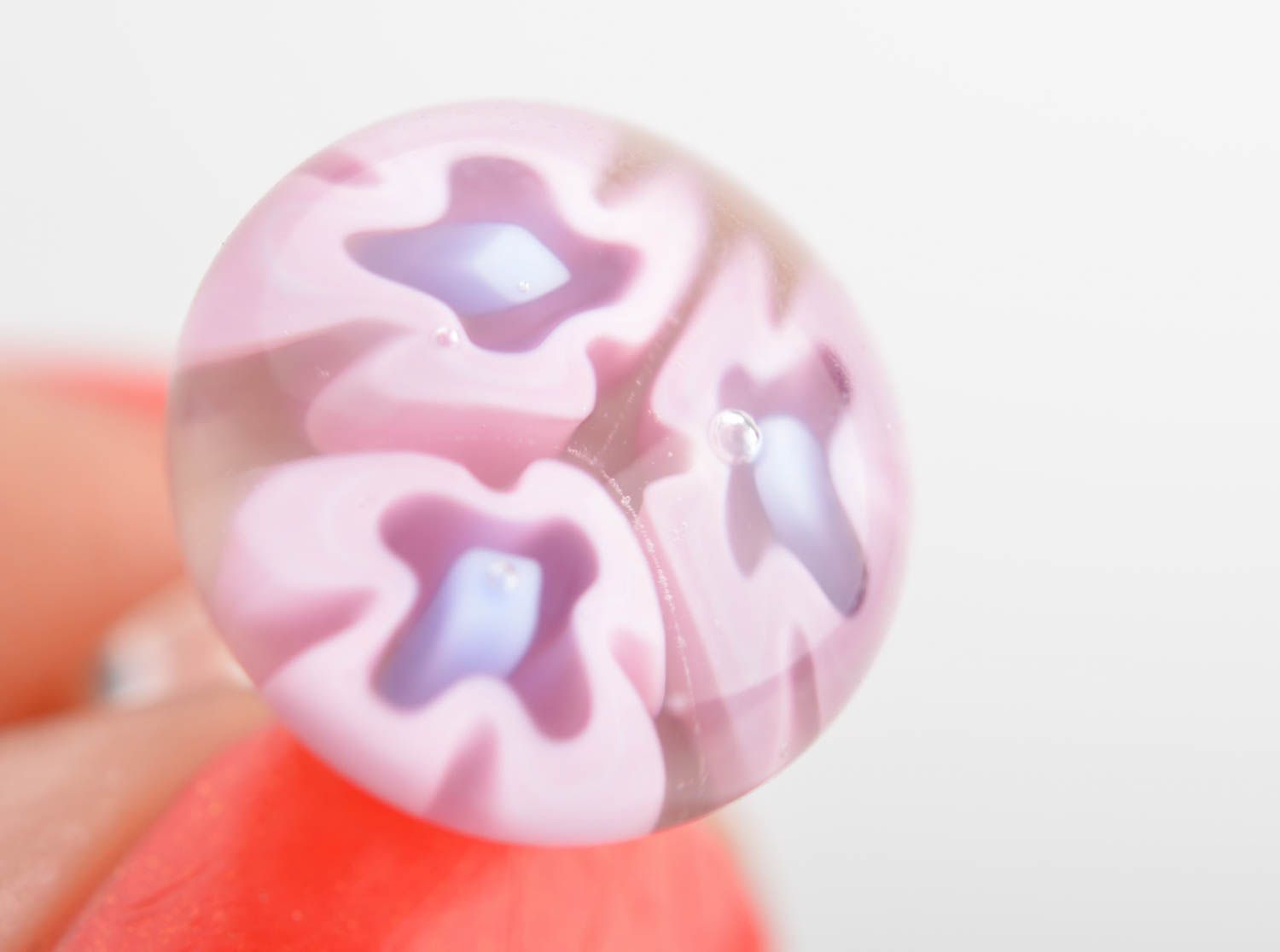 Boucles d'oreilles rondes clous en verre faites main lilas accessoire millefiori photo 5