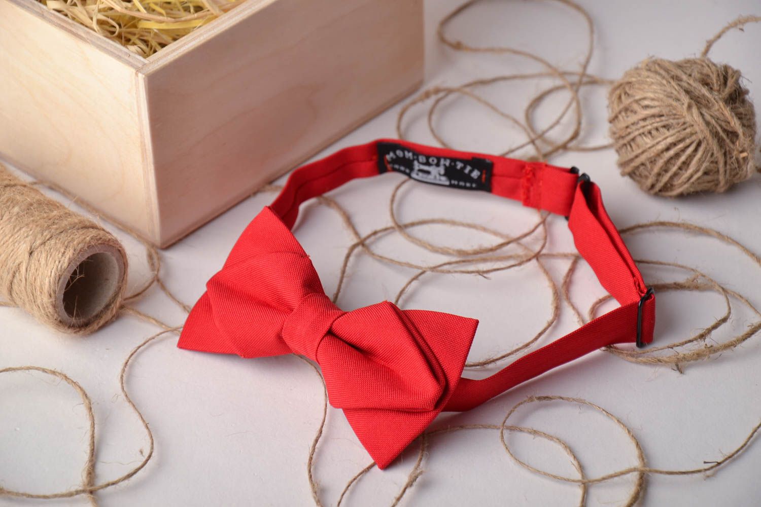 Red gabardine bow tie photo 1