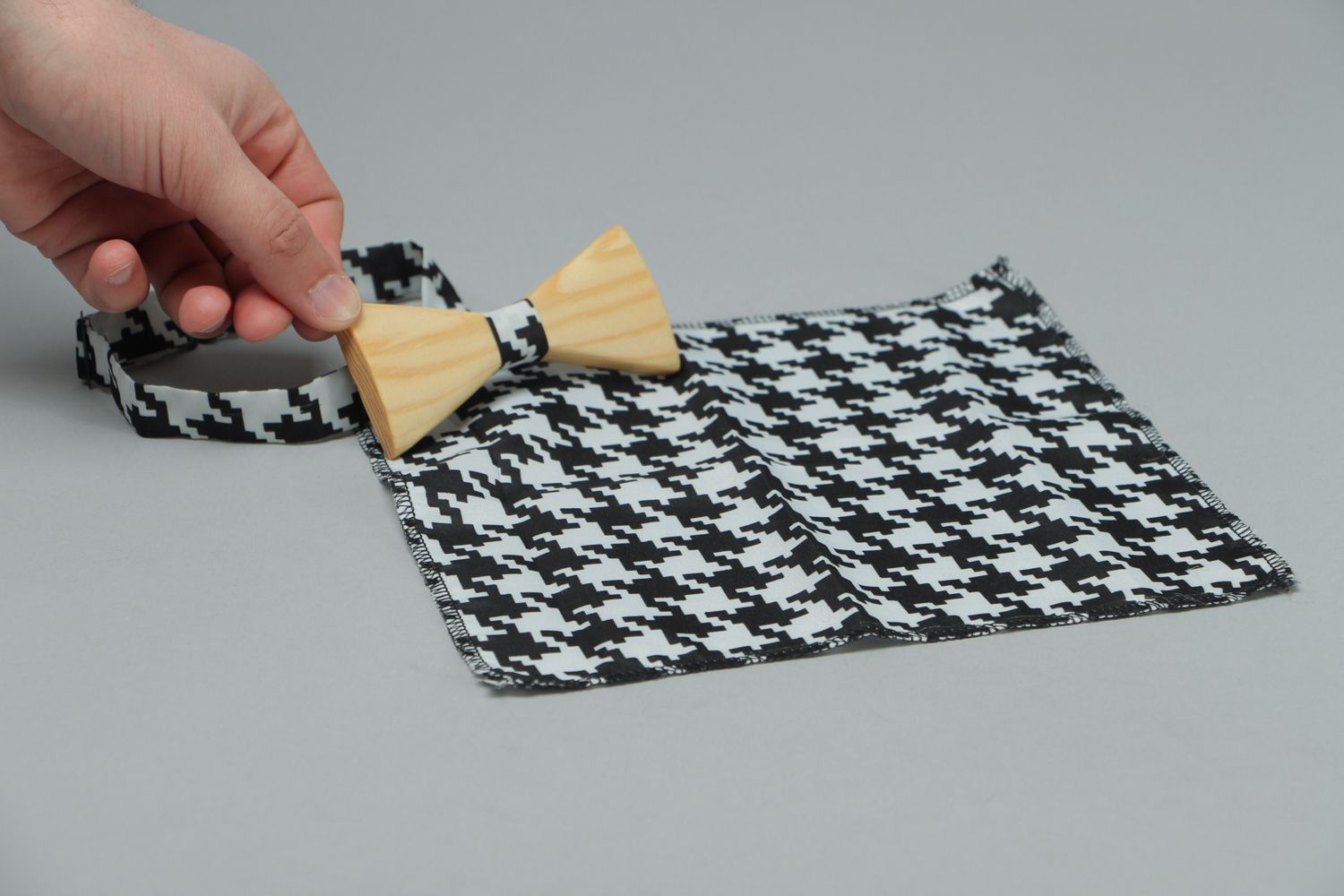 Handmade wooden bow tie and pocket handkerchief photo 4
