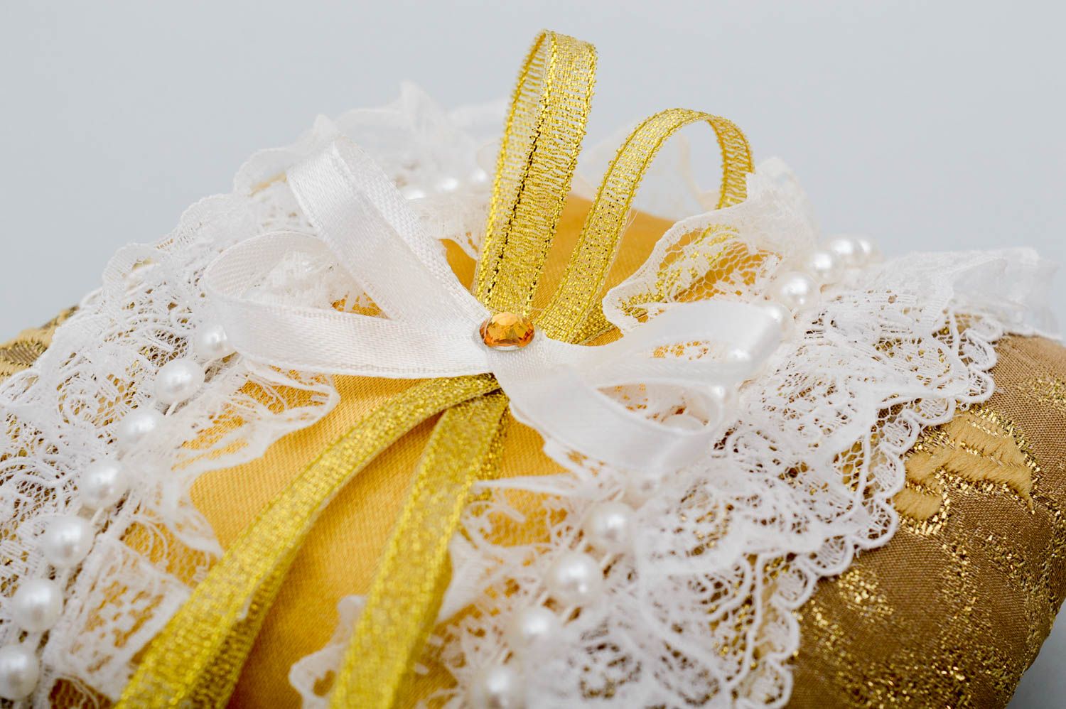 Свадебный аксессуар хэнд мэйд золотистая подушечка для колец атрибут для свадьбы фото 4